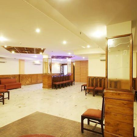 The Crest Inn Delhi  Exteriör bild