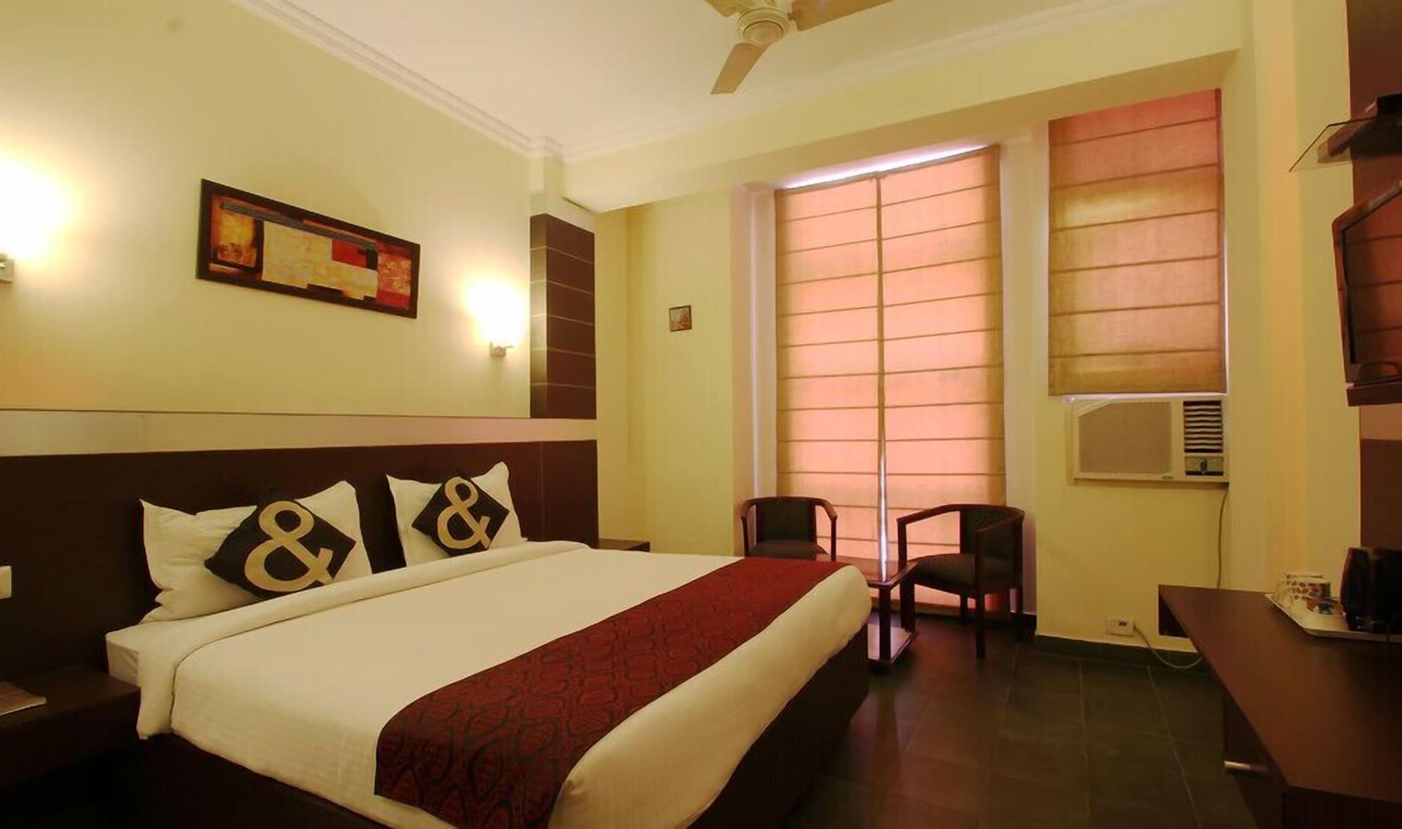 The Crest Inn Delhi  Exteriör bild
