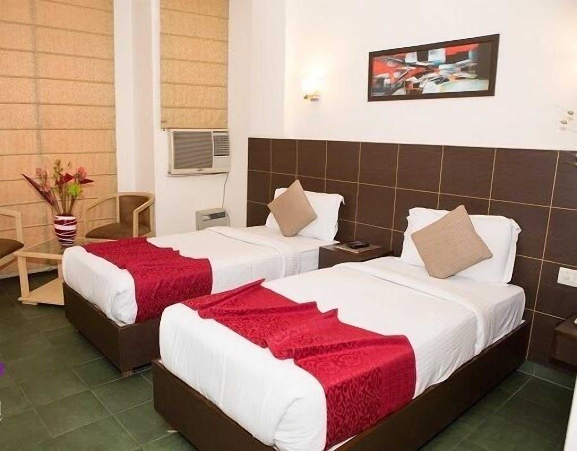 The Crest Inn Delhi  Exteriör bild