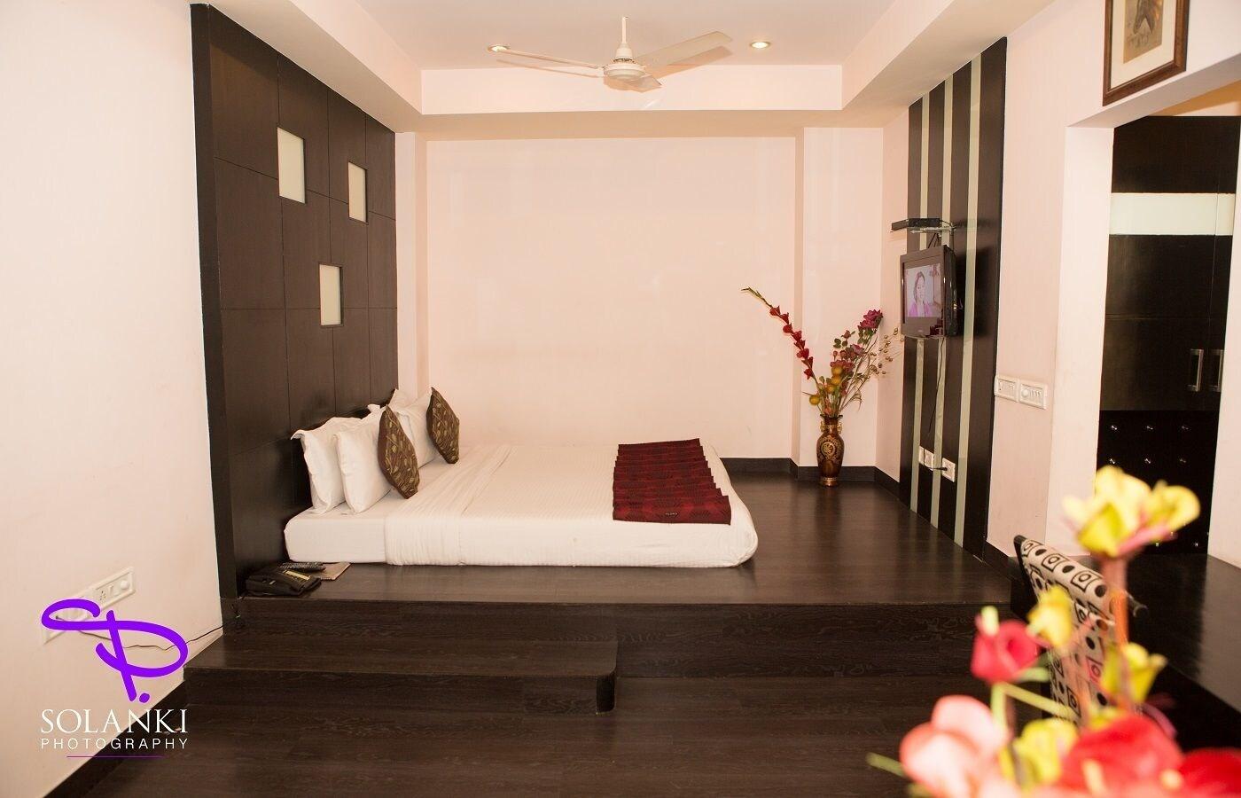 The Crest Inn Delhi  Exteriör bild
