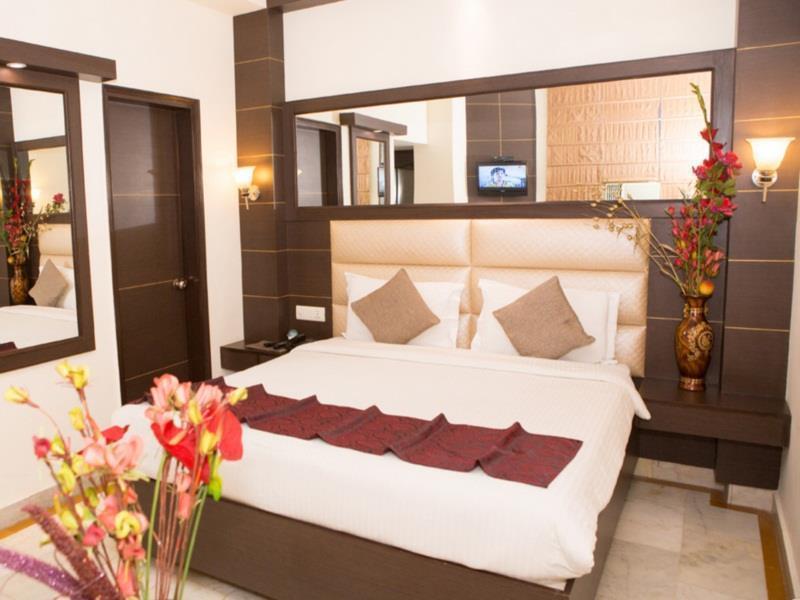 The Crest Inn Delhi  Exteriör bild