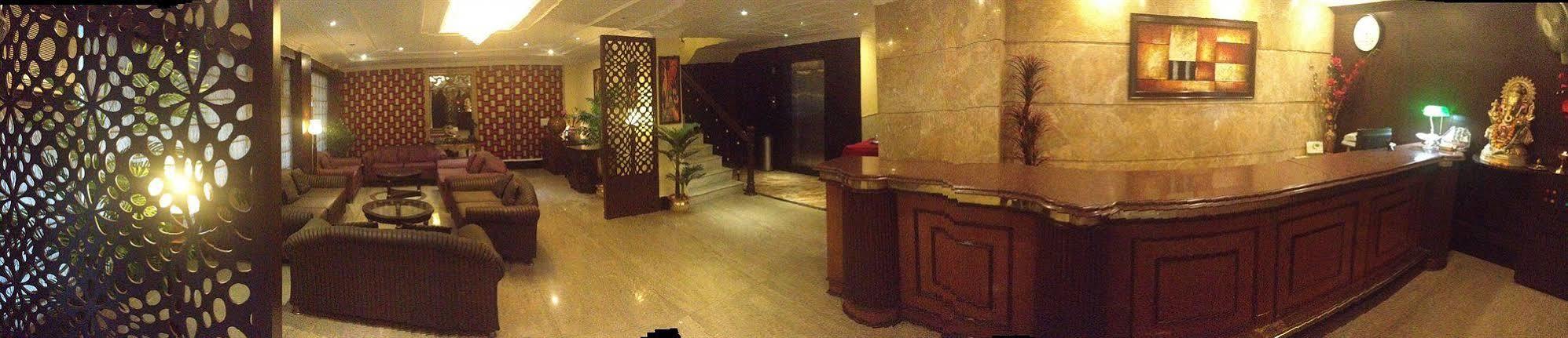 The Crest Inn Delhi  Exteriör bild